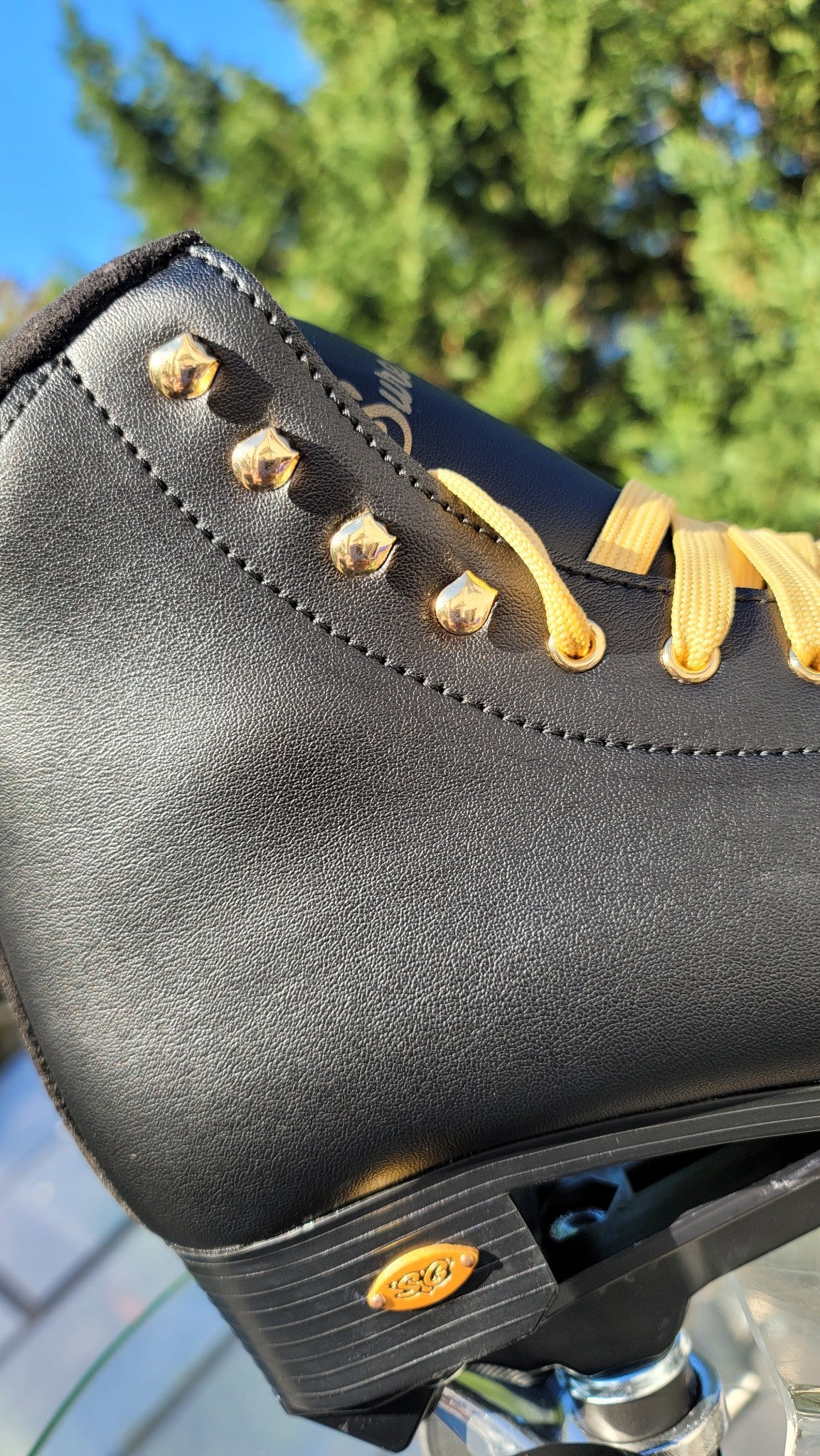 Sure-Grip Fame - Black and Gold (Limited Edition)